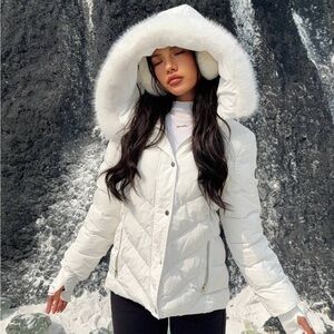 NWOT!!! ☀️ ❄️White Fur Trim Hooded Coat❄️